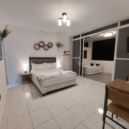 Bonsai Jacuzzi Suites Панглао Екстер'єр фото
