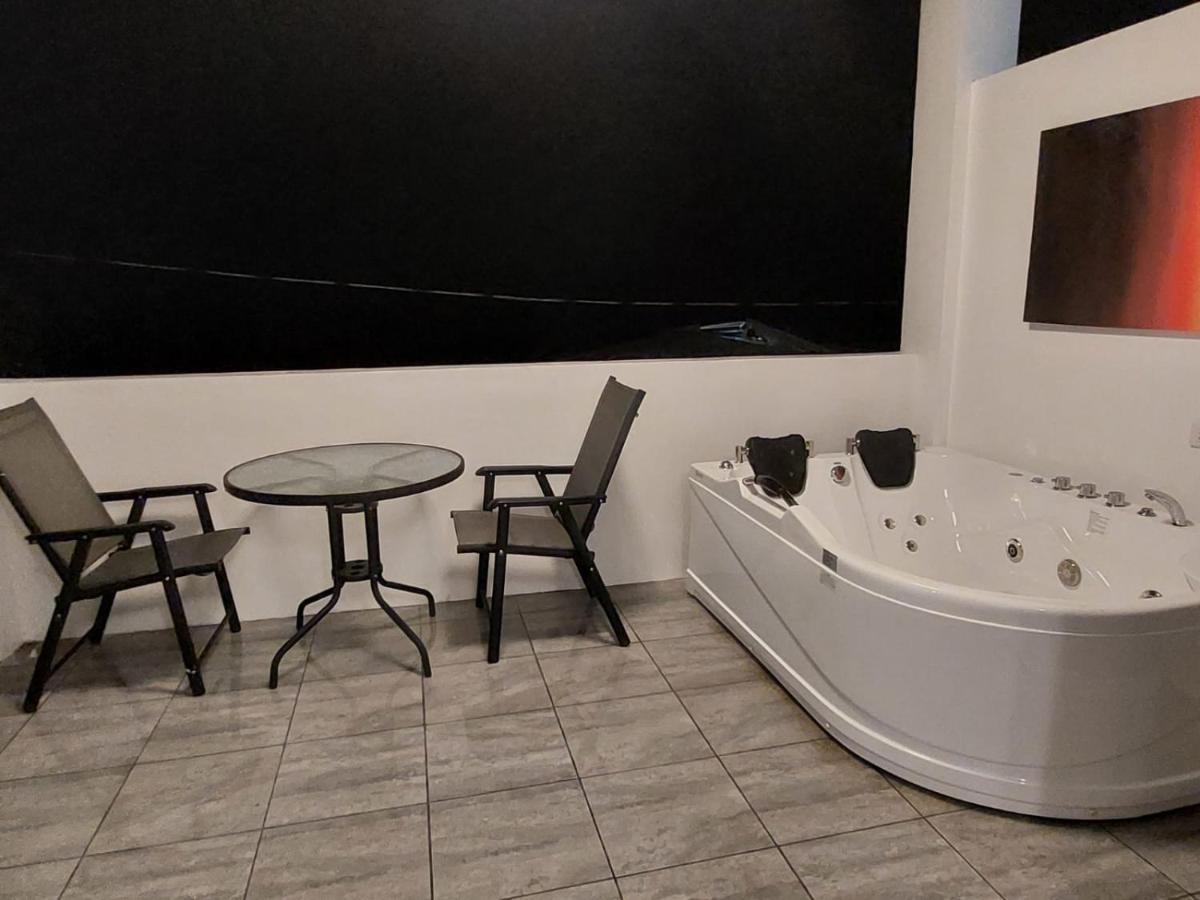 Bonsai Jacuzzi Suites Панглао Екстер'єр фото