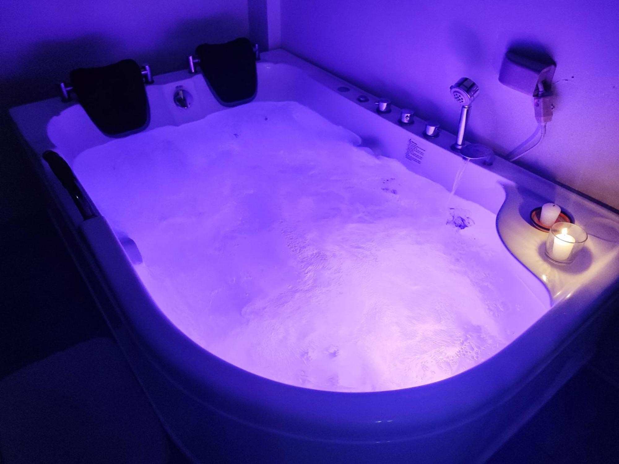 Bonsai Jacuzzi Suites Панглао Екстер'єр фото