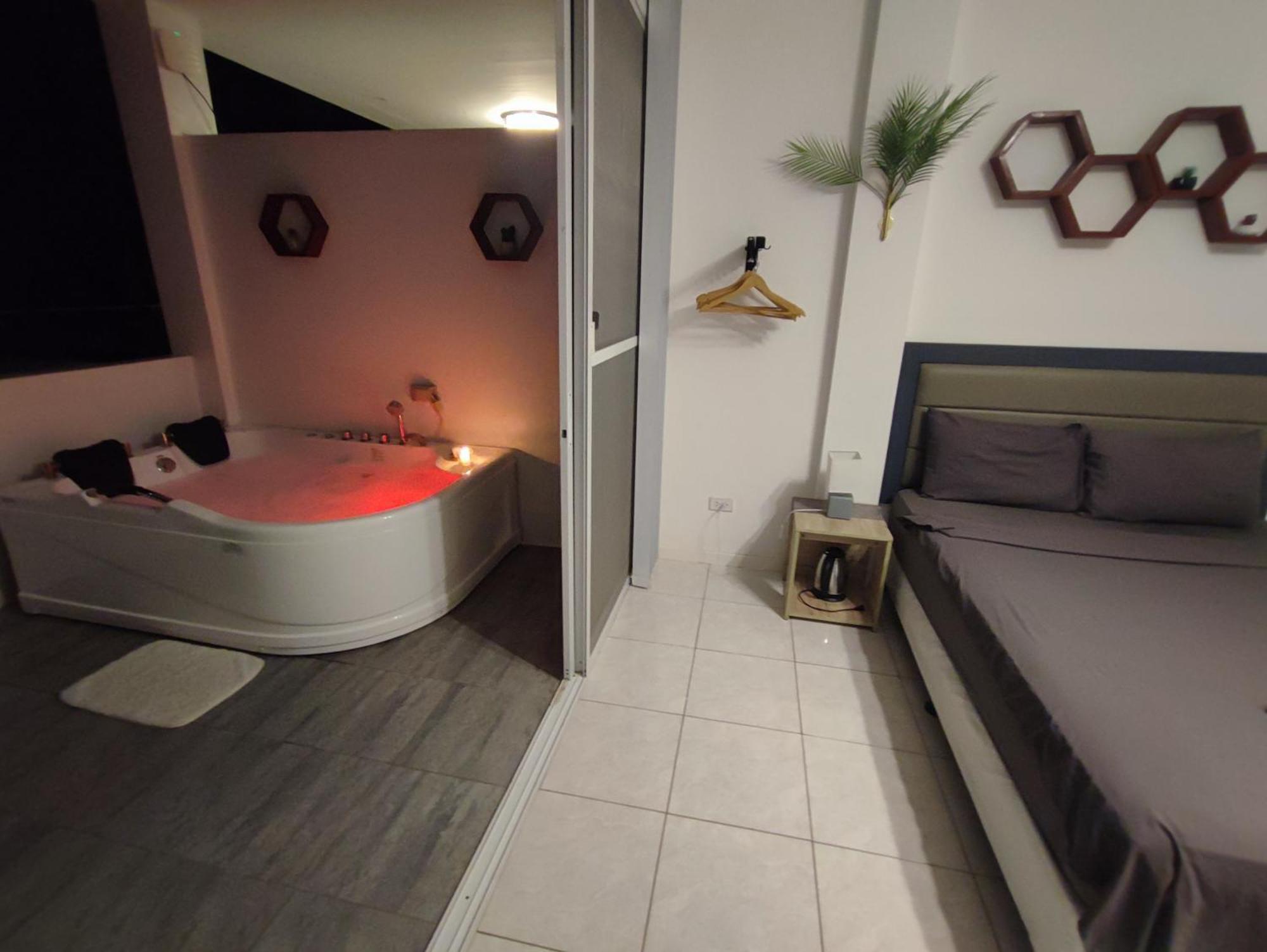 Bonsai Jacuzzi Suites Панглао Екстер'єр фото