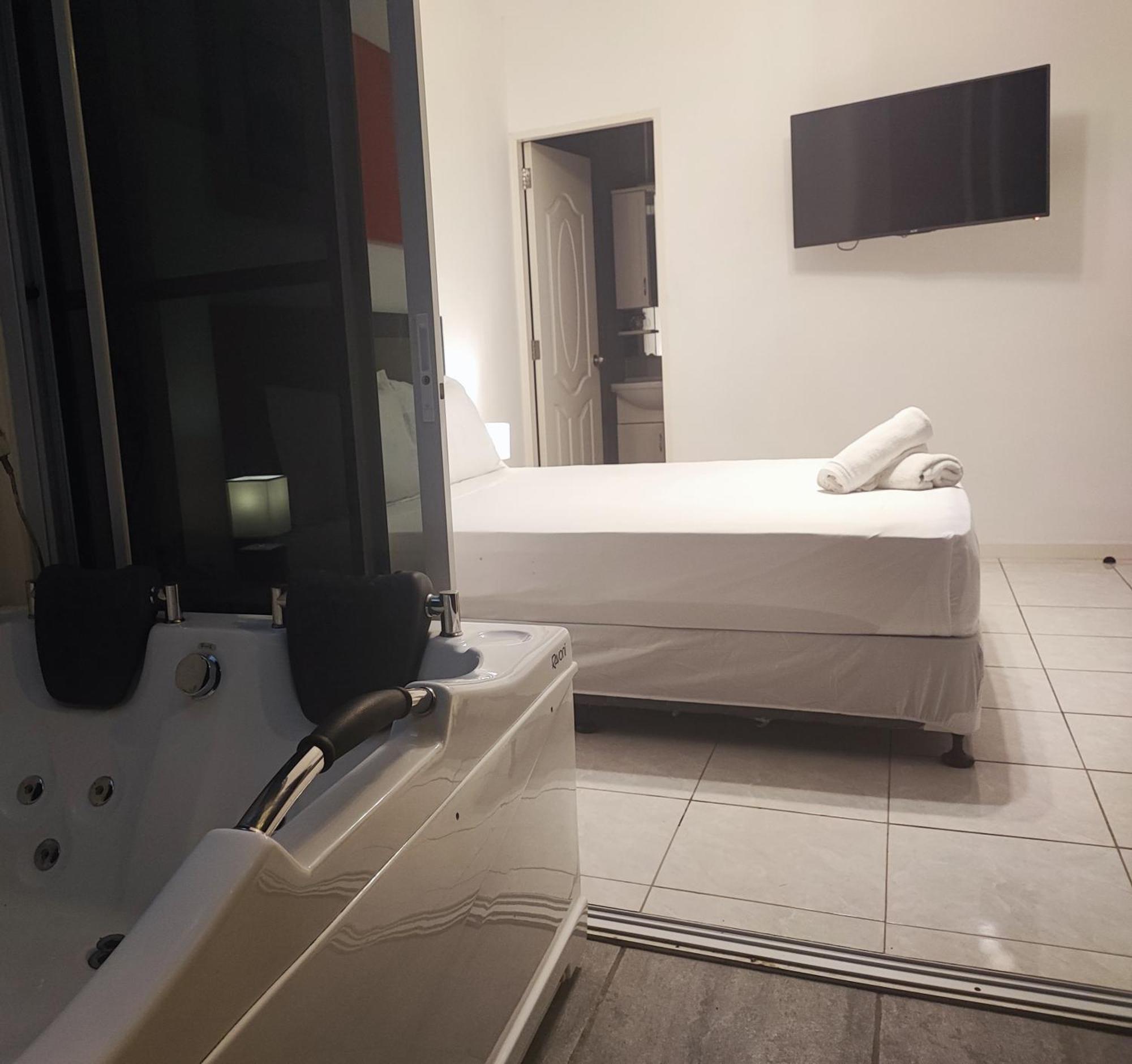 Bonsai Jacuzzi Suites Панглао Екстер'єр фото