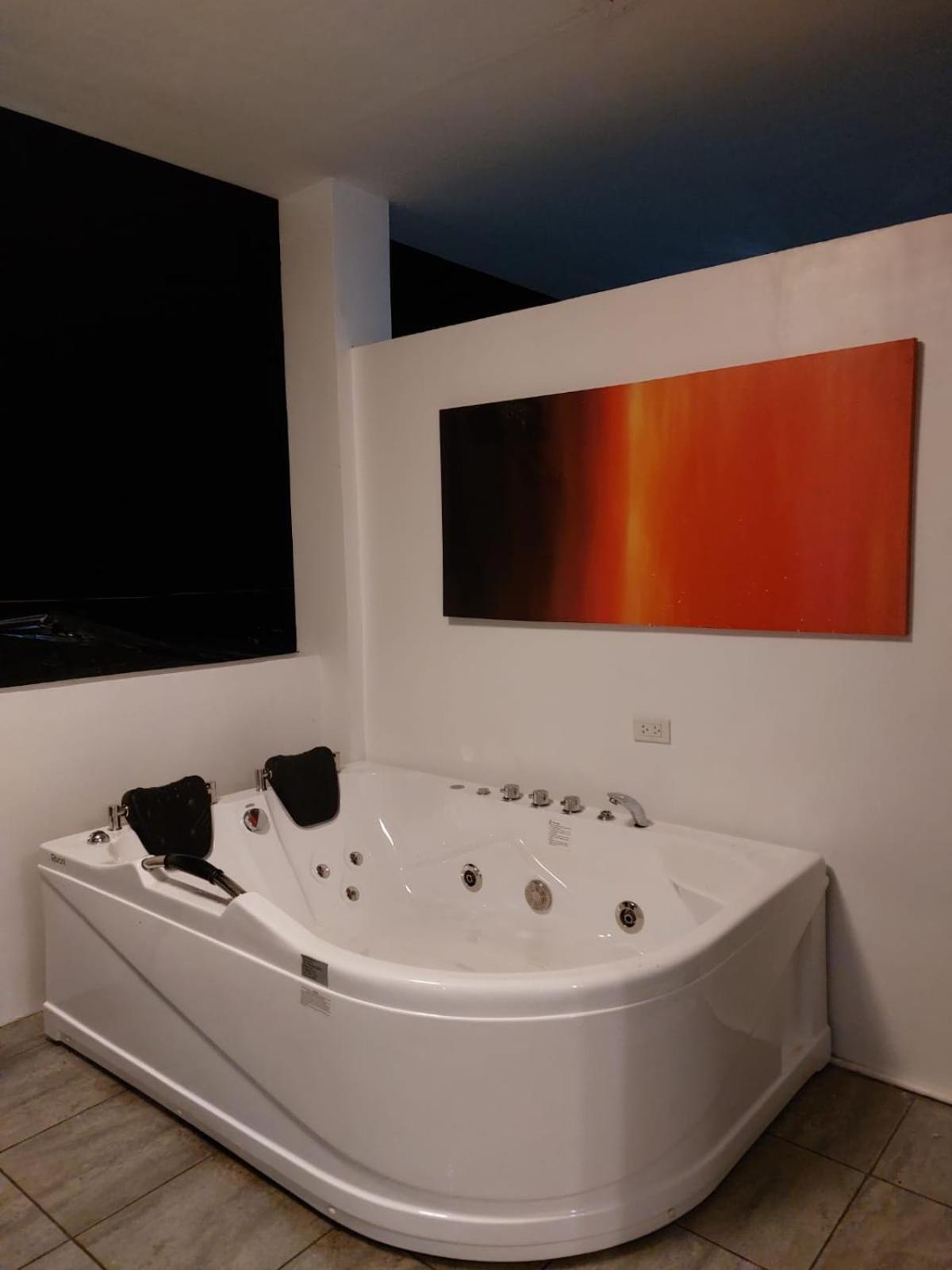 Bonsai Jacuzzi Suites Панглао Екстер'єр фото